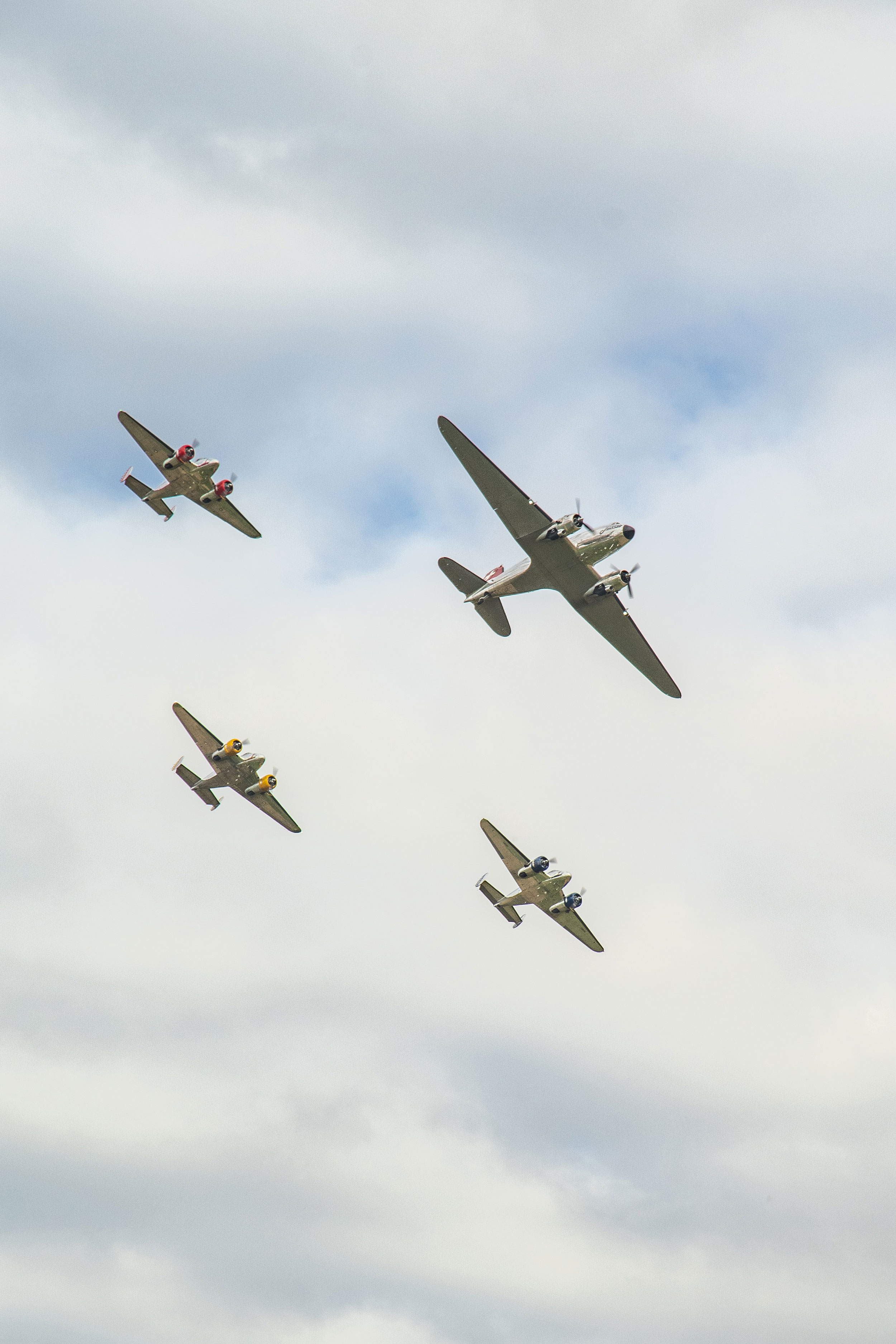 Douglas DC-3 and 3 Beechcraft Model 18, Operator: Classic Formation, Pilots: HERZOG Hans Joerg & GAMMETER Niklaus (Nik) - KISSLING Benedikt (Beni) & KISSLING Manuel - MATHYS Hugo & MISTELI Nicolas (Nicu) - MUELLER Philip (Phile), Air Legend 2021, Nos Dren