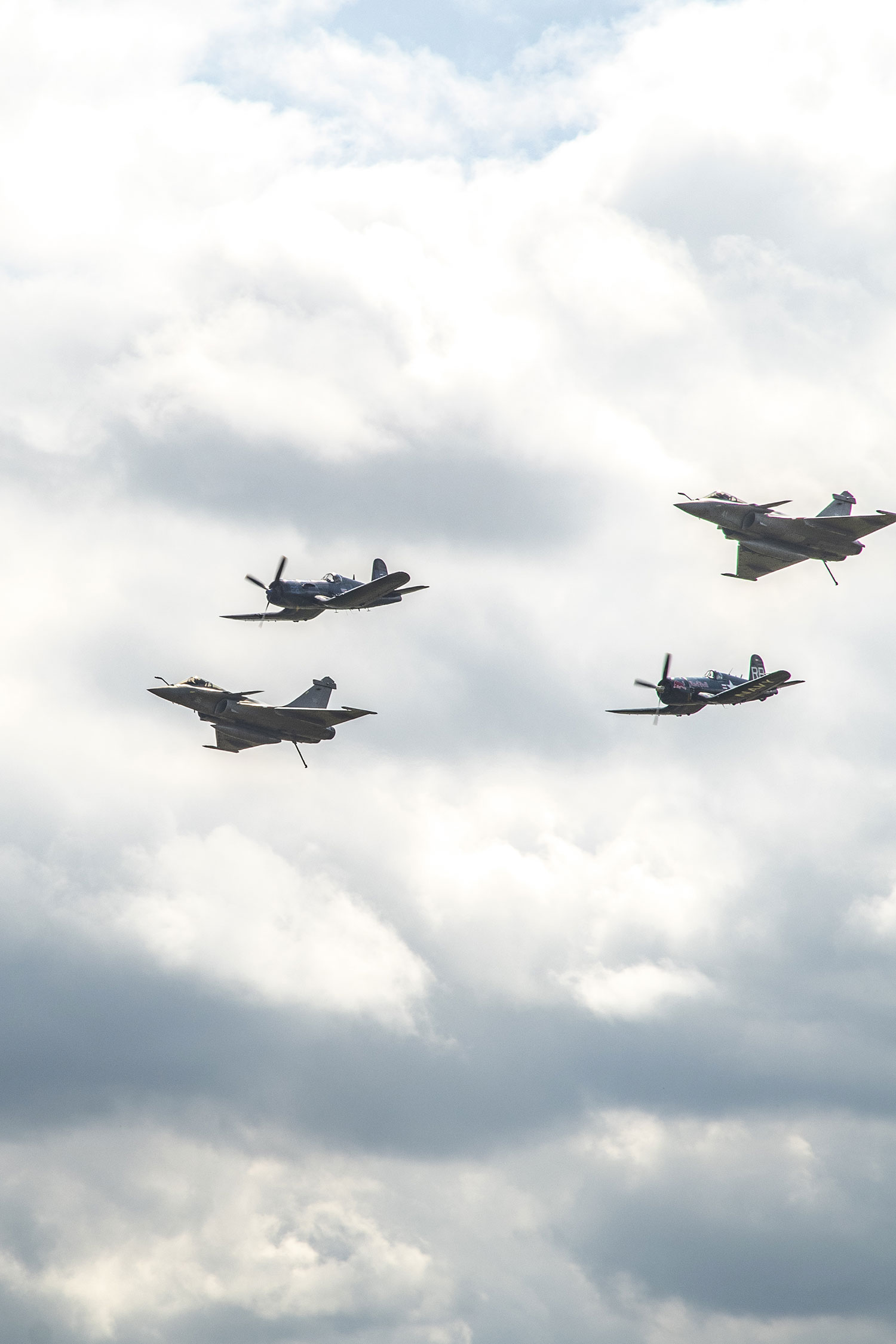 CORSAIR F4U-5NL, F4U-4 CORSAIR FLYING BULLS and 2 Rafale M (Marine), Air Legend 2021, Nos Dren