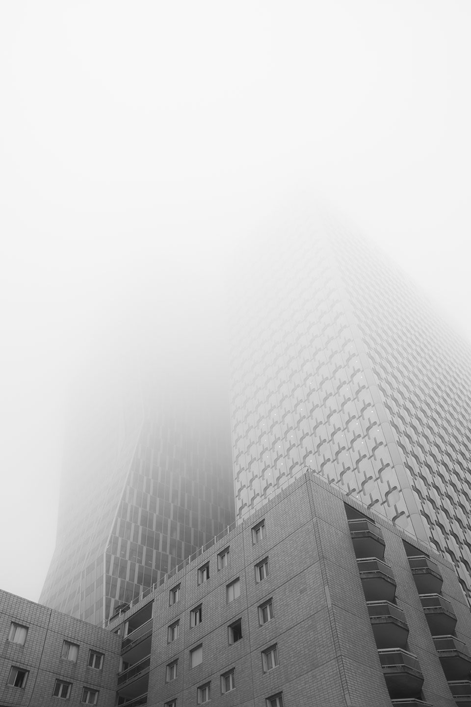 Mist and fog through the skyscrapers of Paris La Defense, France. (Nos Dren)