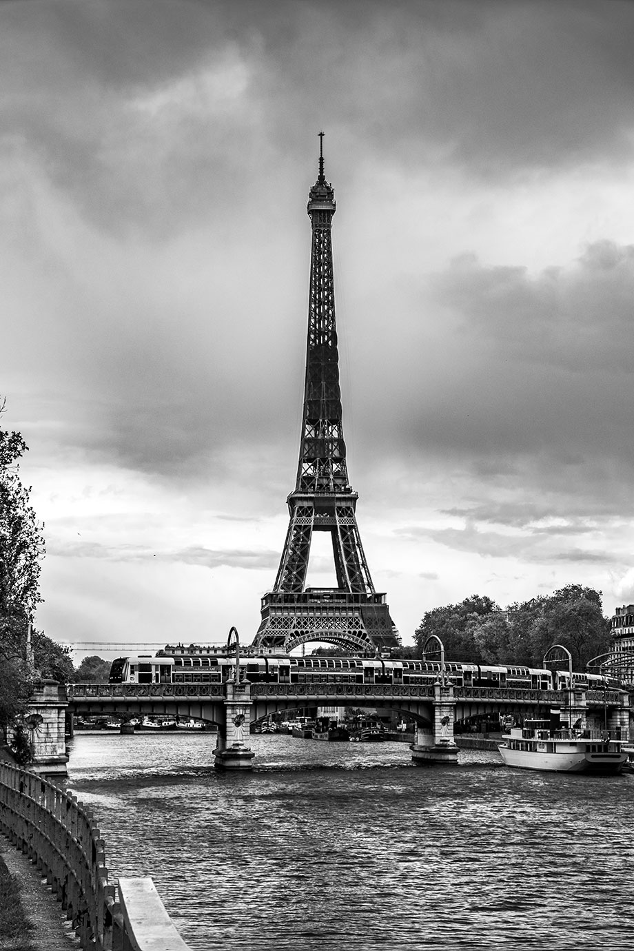 The Eiffel Tower and Bir Hakeim bridge, Paris, France, 2021 (Nos Dren).