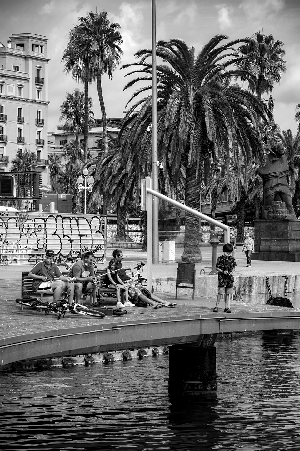 Black and white photography of people fishing at Mirador a la Rambla de Mar harbor, Barcelona, Catalonia, Spain, (Nos Dren).