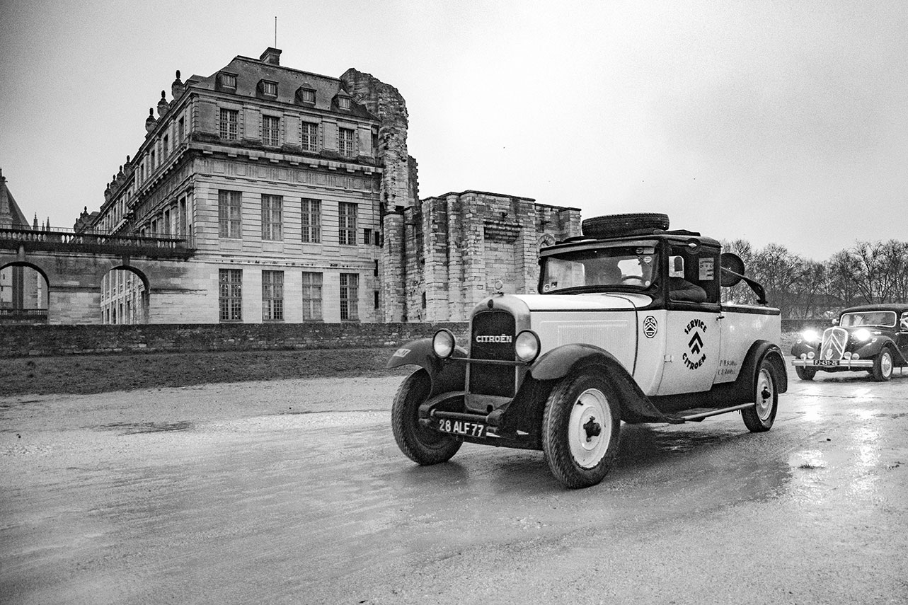 21st Crossing of Paris in Vintage Vehicles, old cars and bikes, January 31, 2021, France, (Nos Dren).