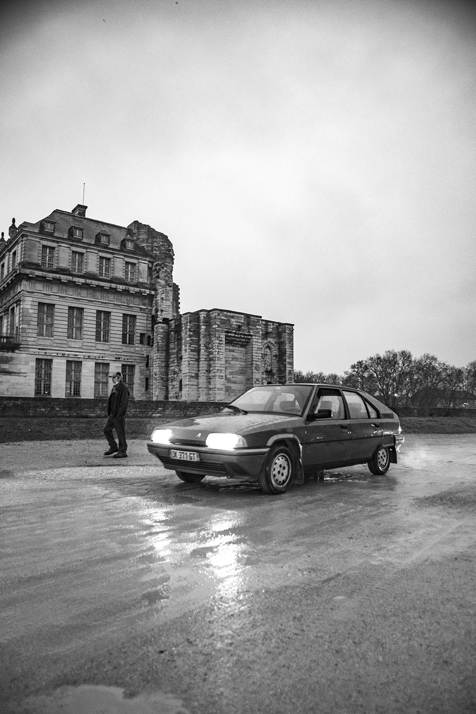 21st Crossing of Paris in Vintage Vehicles, old cars and bikes, January 31, 2021, France, (Nos Dren).