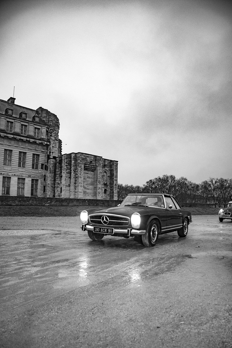 21st Crossing of Paris in Vintage Vehicles, old cars and bikes, January 31, 2021, France, (Nos Dren).