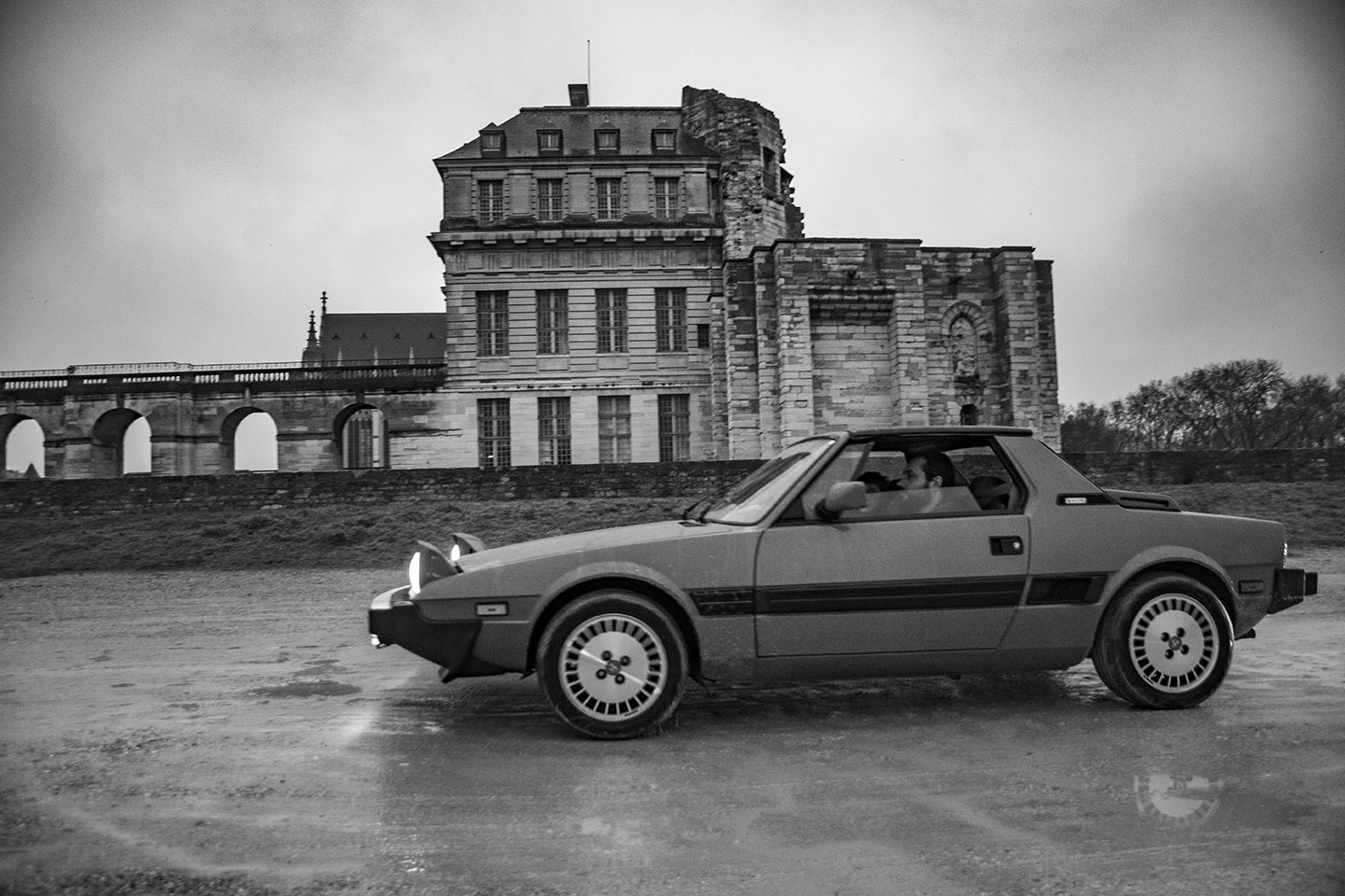 21st Crossing of Paris in Vintage Vehicles, old cars and bikes, January 31, 2021, France, (Nos Dren).