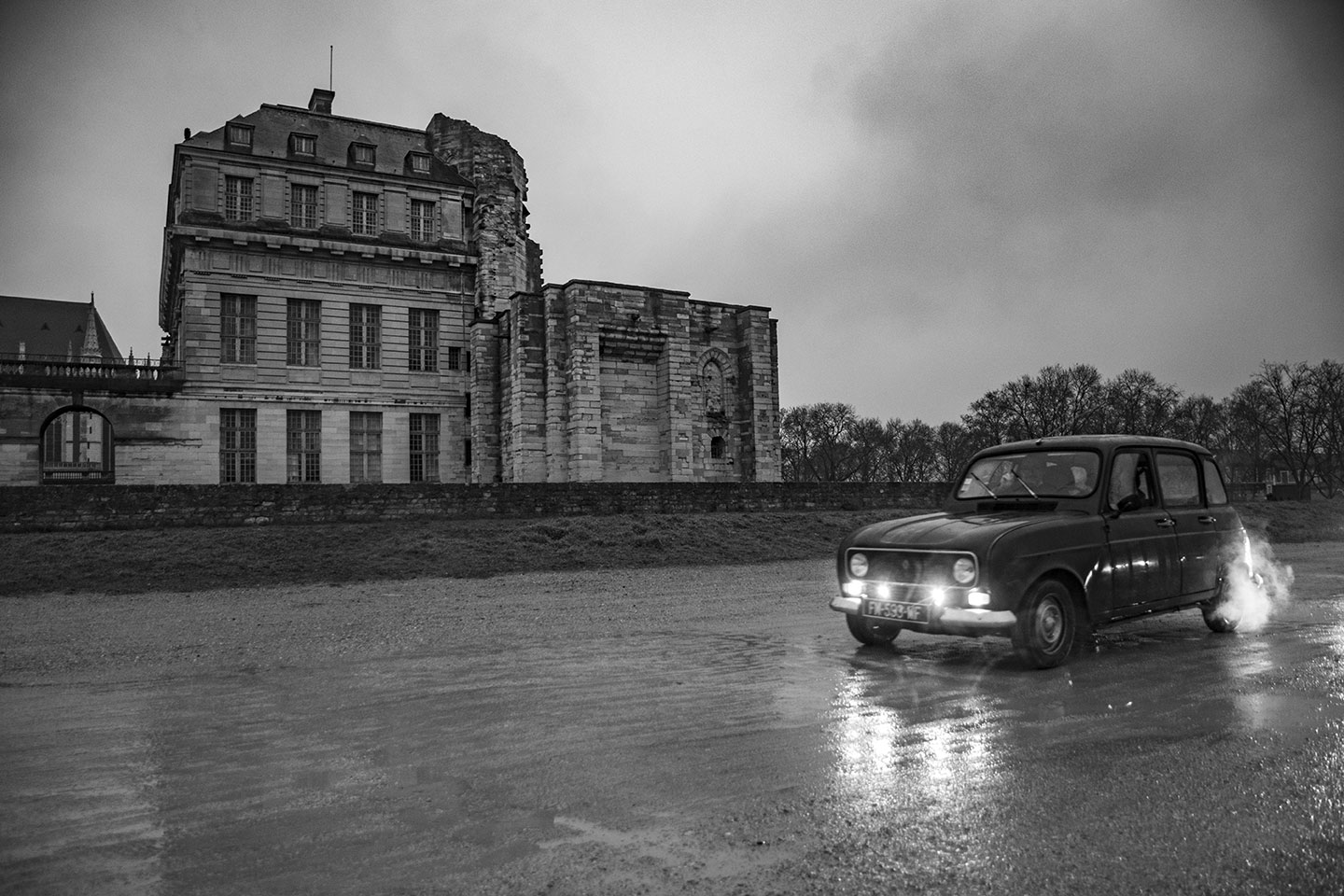 21st Crossing of Paris in Vintage Vehicles, old cars and bikes, January 31, 2021, France, (Nos Dren).