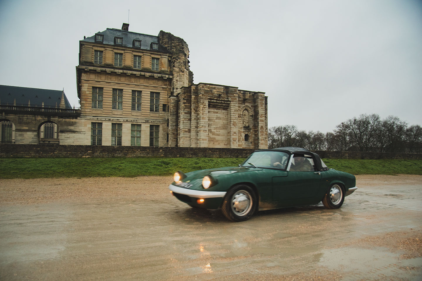 21st Crossing of Paris in Vintage Vehicles, old cars and bikes, January 31, 2021, France, (Nos Dren).