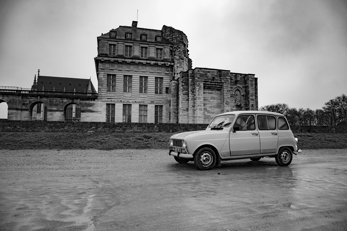 21st Crossing of Paris in Vintage Vehicles, old cars and bikes, January 31, 2021, France, (Nos Dren).