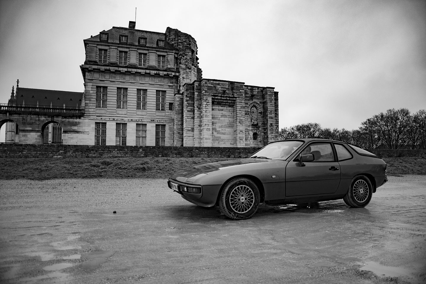 21st Crossing of Paris in Vintage Vehicles, old cars and bikes, January 31, 2021, France, (Nos Dren).