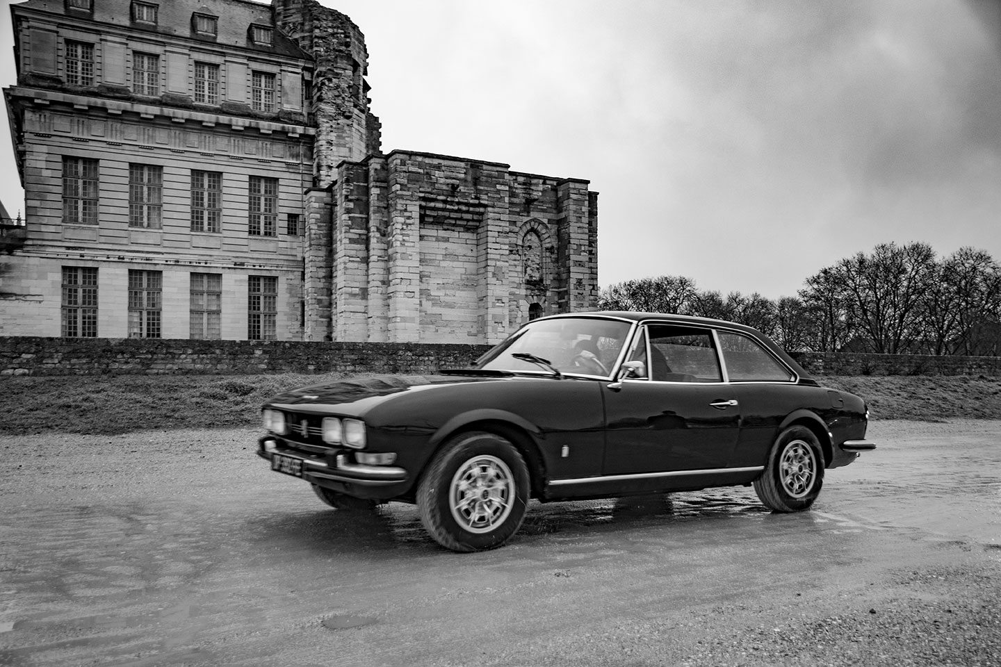 21st Crossing of Paris in Vintage Vehicles, old cars and bikes, January 31, 2021, France, (Nos Dren).