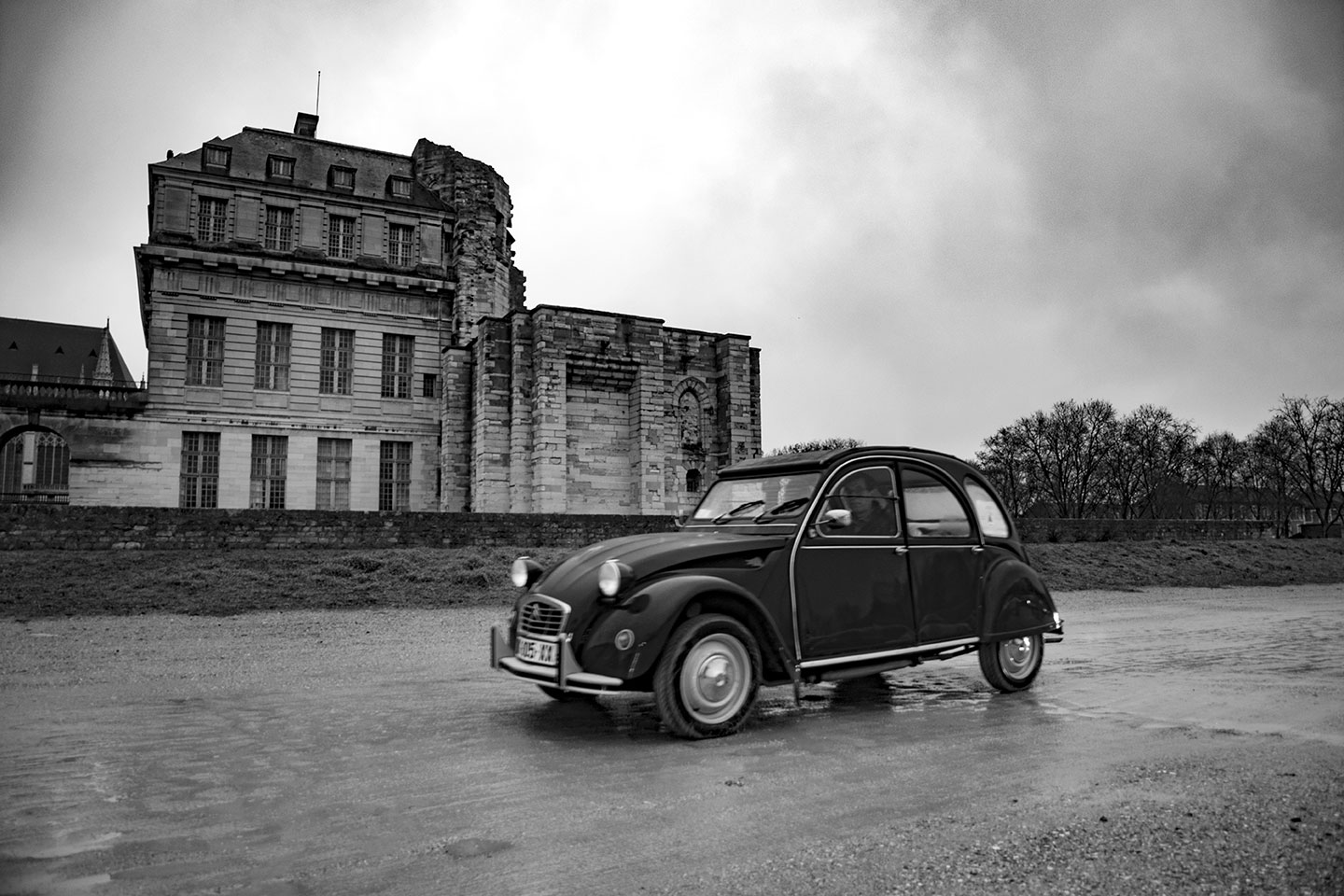21st Crossing of Paris in Vintage Vehicles, old cars and bikes, January 31, 2021, France, (Nos Dren).