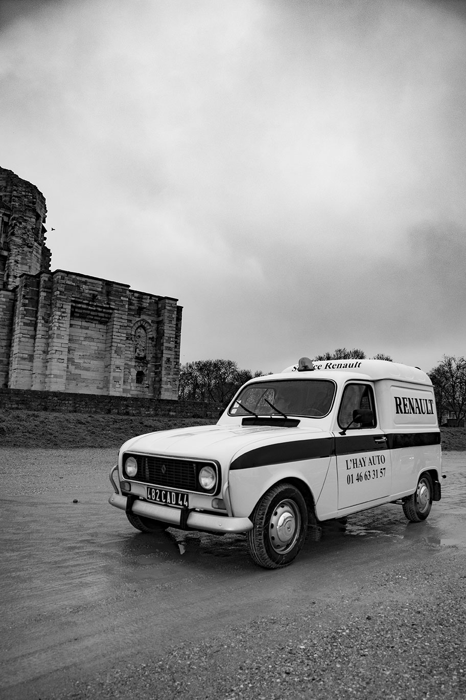 21st Crossing of Paris in Vintage Vehicles, old cars and bikes, January 31, 2021, France, (Nos Dren).