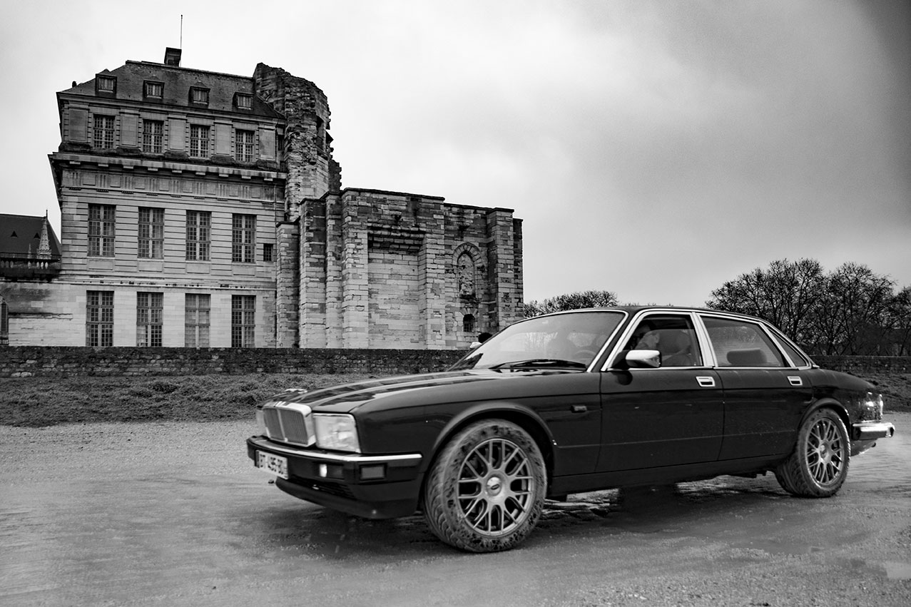 21st Crossing of Paris in Vintage Vehicles, old cars and bikes, January 31, 2021, France, (Nos Dren).