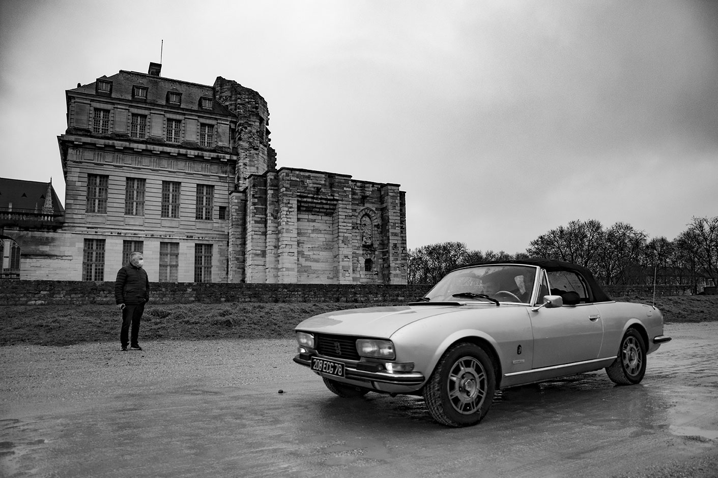21st Crossing of Paris in Vintage Vehicles, old cars and bikes, January 31, 2021, France, (Nos Dren).