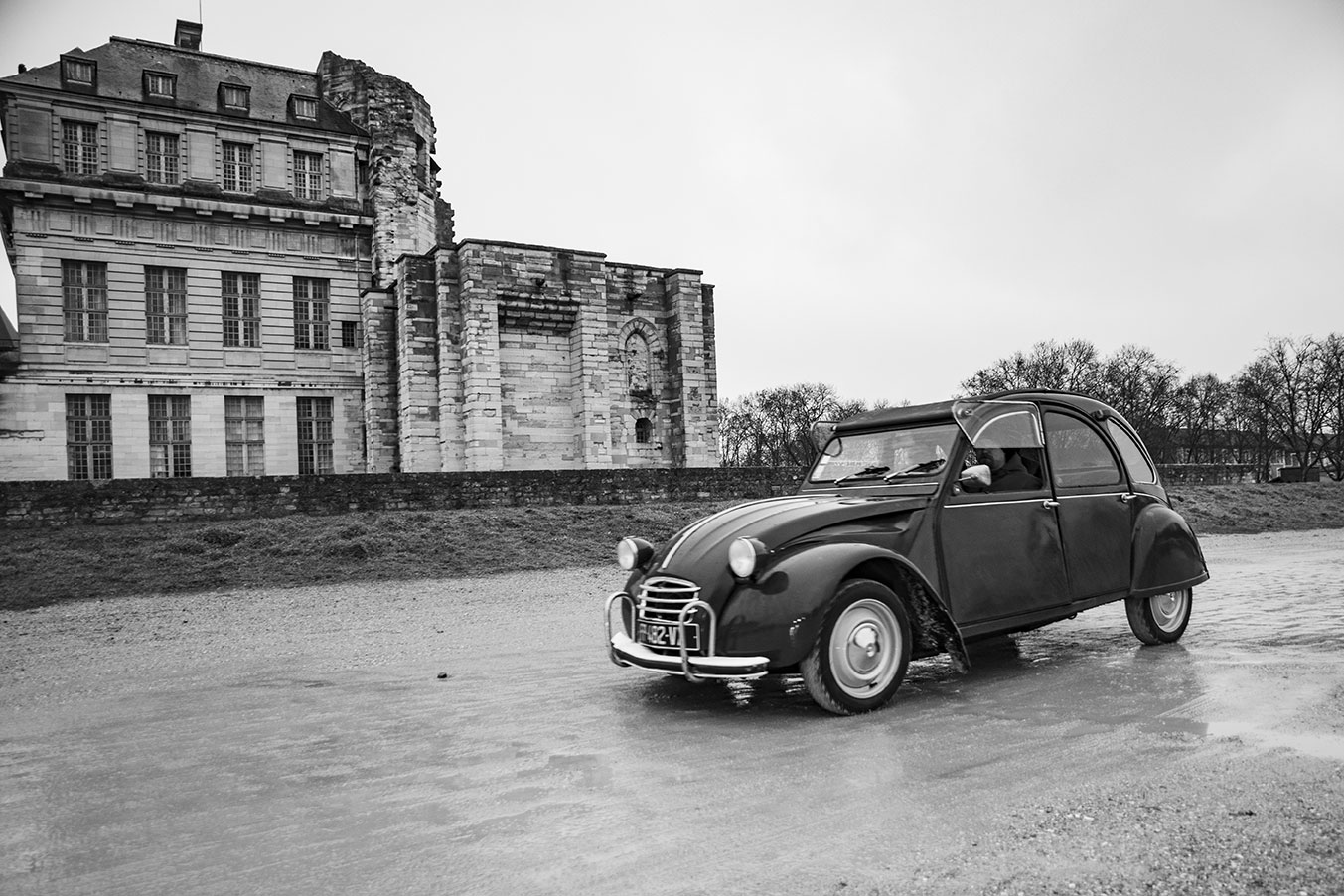 21st Crossing of Paris in Vintage Vehicles, old cars and bikes, January 31, 2021, France, (Nos Dren).