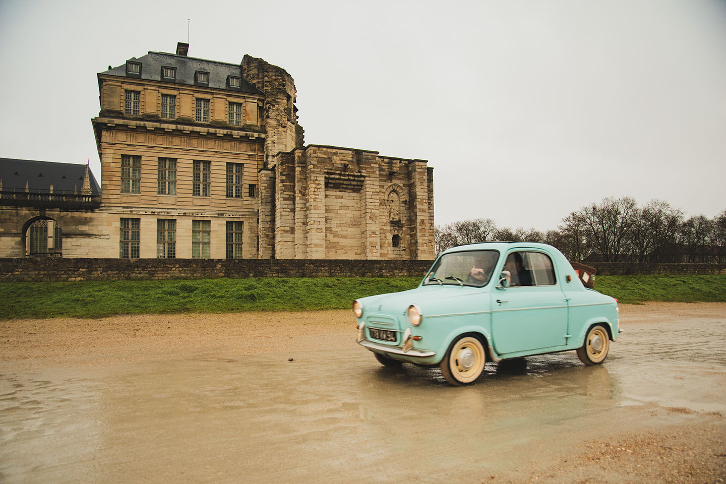 21st Crossing of Paris in Vintage Vehicles, old cars and bikes, January 31, 2021, France, (Nos Dren).
