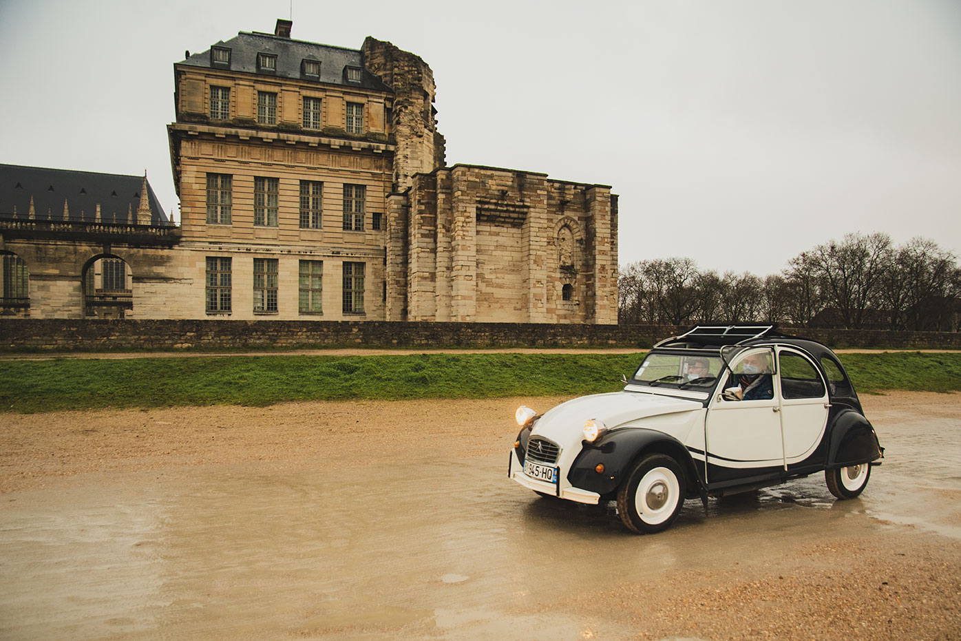 21st Crossing of Paris in Vintage Vehicles, old cars and bikes, January 31, 2021, France, (Nos Dren).