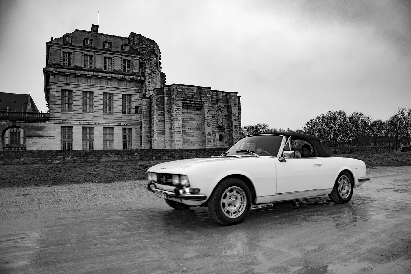 21st Crossing of Paris in Vintage Vehicles, old cars and bikes, January 31, 2021, France, (Nos Dren).