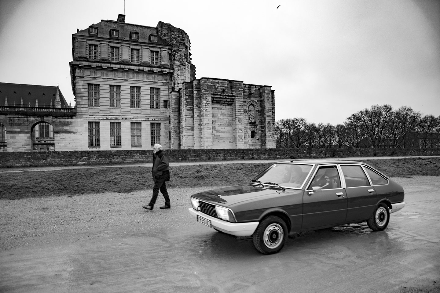 21st Crossing of Paris in Vintage Vehicles, old cars and bikes, January 31, 2021, France, (Nos Dren).