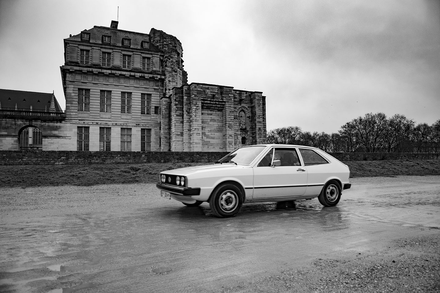 21st Crossing of Paris in Vintage Vehicles, old cars and bikes, January 31, 2021, France, (Nos Dren).