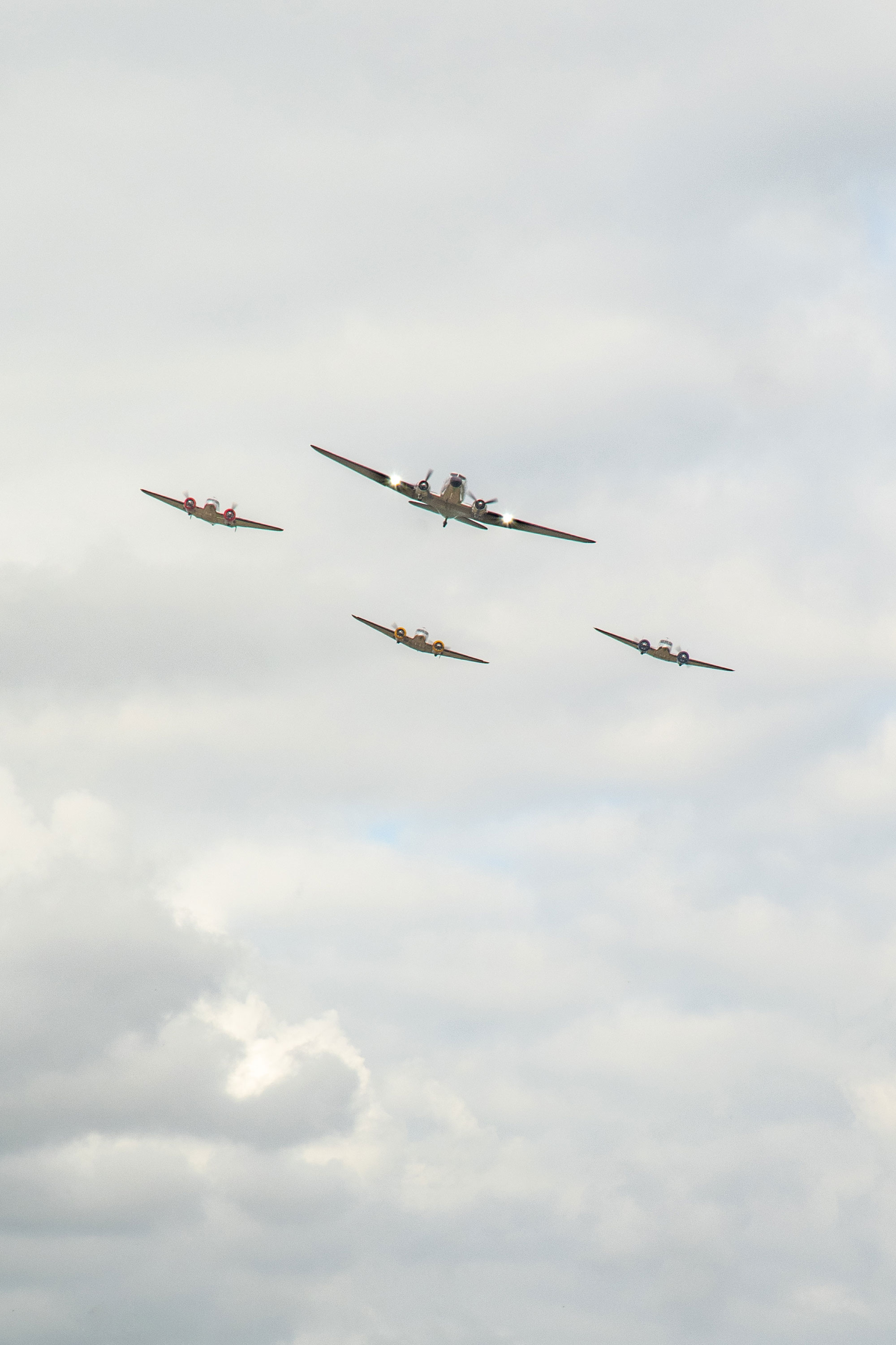 Douglas DC-3 and 3 Beechcraft Model 18, Operator: Classic Formation, Pilots: HERZOG Hans Joerg & GAMMETER Niklaus (Nik) - KISSLING Benedikt (Beni) & KISSLING Manuel - MATHYS Hugo & MISTELI Nicolas (Nicu) - MUELLER Philip (Phile), Air Legend 2021, Nos Dren