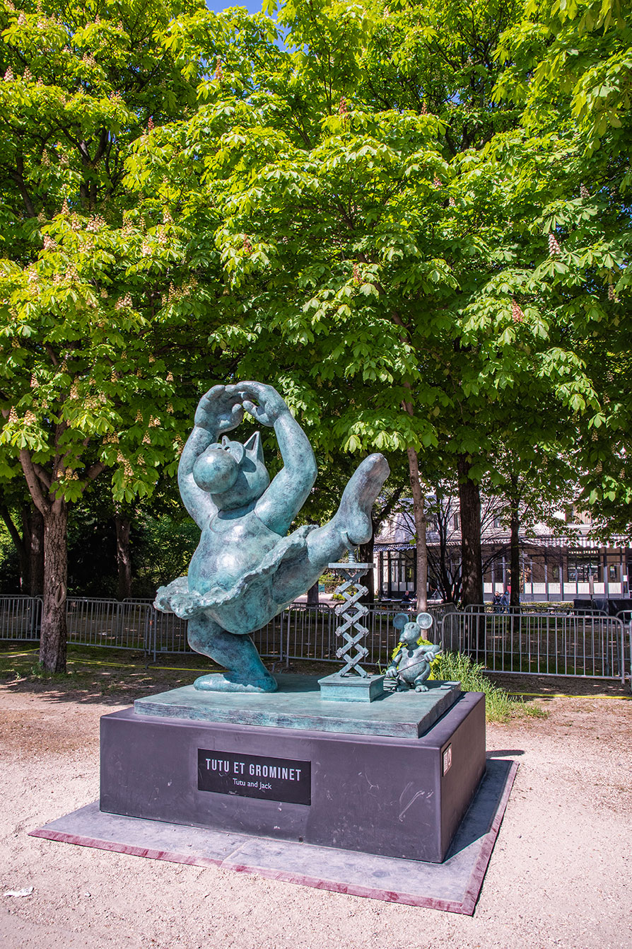 Le Chat de Geluck, Avenue des Champs Elysées, Paris, France, March 2021, (Nos Dren).