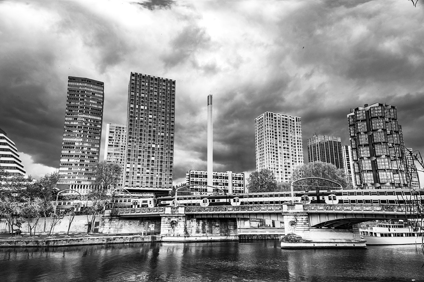 Cheminée du Front de Seine, Paris, France, 2021 (Nos Dren).