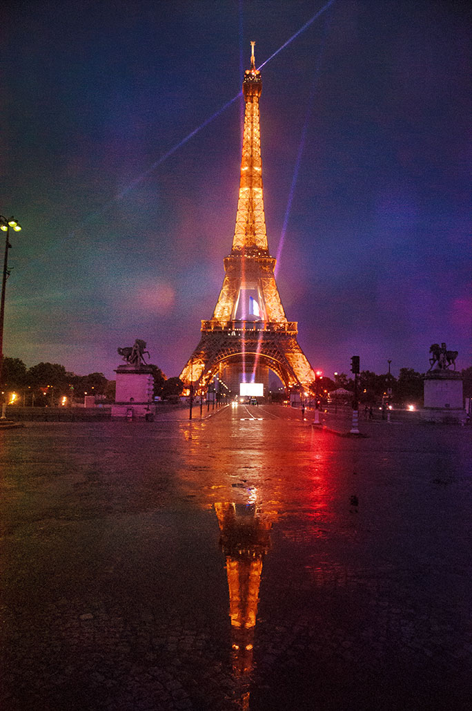 Eiffel Tower at night, Nos Dren