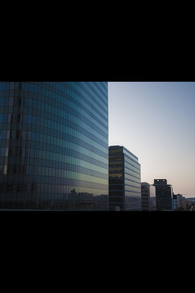 Sunset reflexion on a building, Nos Dren